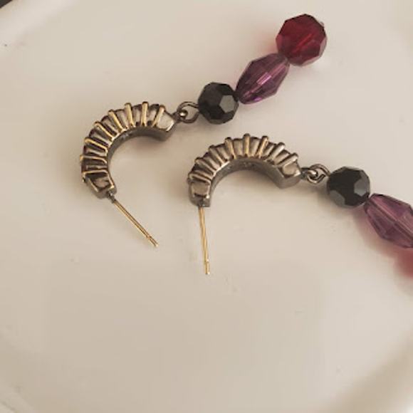 VTG Swarovski Half Hoop Pierced Earrings Deep Red Crystals and Beads Swan Signed - Picture 4 of 6